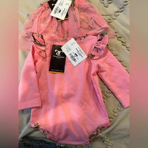 Pink Camo outfit - Picture 6 of 6